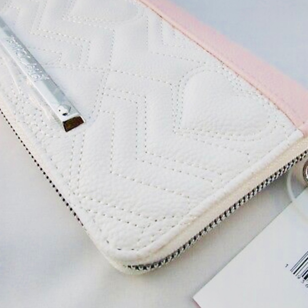 Betsey Johnson wallet / wristlet!! - Picture 5 of 6
